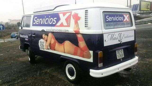 Furgoneta que publicita una web de prostitución (Foto TA)