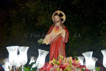 Misa y procesión del Sagrado Corazón de Jesús en el pueblo de Ojos de Garza (Foto Francisco Javier Santana)