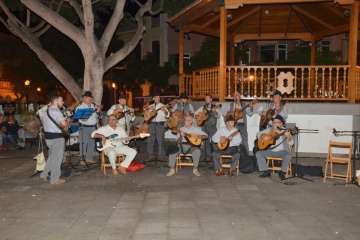 Los Llanos sucumbe al encanto de Los Finaos (Foto Francisco Javier Santana)