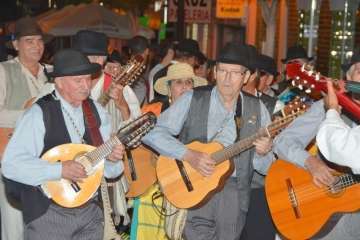 Los Llanos sucumbe al encanto de Los Finaos (Foto Francisco Javier Santana)