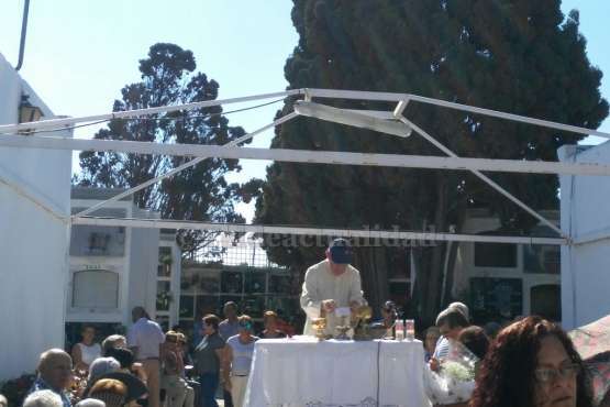 Los cementerios de San Juan y San Gregorio este miércoles, festividad de Todos los Santos (Foto Antonio Alí y Francisco Javier Santana)