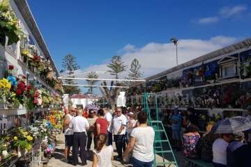 Los cementerios de San Juan y San Gregorio este miércoles, festividad de Todos los Santos (Foto Antonio Alí y Francisco Javier Santana)