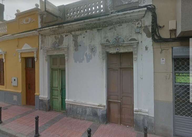 Vivienda donde actuaron efectivos policiales esta mañana (Foto TA)