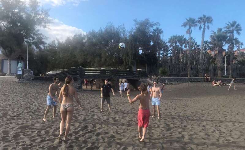 Los vecinos reprochan que la fiesta se celebre en un espacio público sin ningún tipo de control (Foto TA)