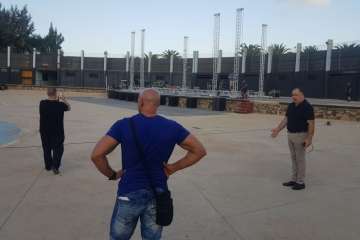 El auditorio del parque de San Juan se prepara para recibir a El Caballero de la Salsa (Foto TA)