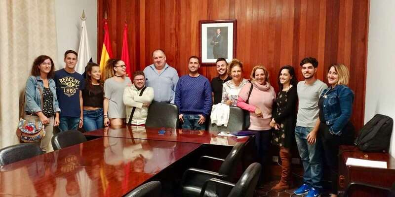 Los  participantes, ayer con el concejal de Festejos Juan Martel (Foto TA)