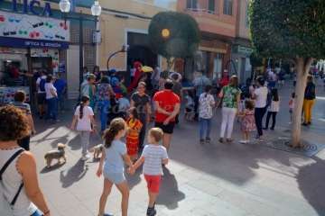 Pasacalles de La Familia Pi por Los Llanos de Telde (Foto Francisco Javier Santana)
