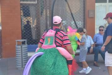 Pasacalles de La Familia Pi por Los Llanos de Telde (Foto Francisco Javier Santana)