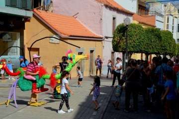 Pasacalles de La Familia Pi por Los Llanos de Telde (Foto Francisco Javier Santana)