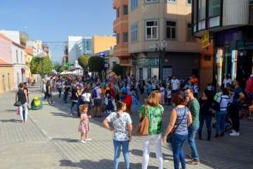 Pasacalles de La Familia Pi por Los Llanos de Telde (Foto Francisco Javier Santana)