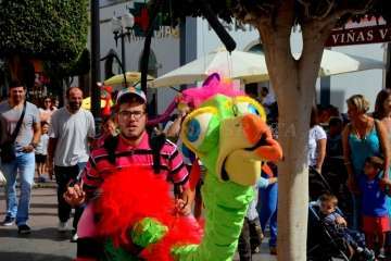 Pasacalles de La Familia Pi por Los Llanos de Telde (Foto Francisco Javier Santana)