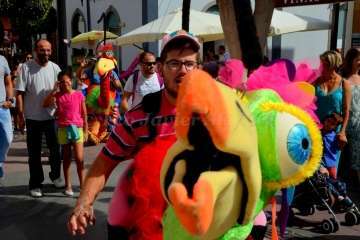 Pasacalles de La Familia Pi por Los Llanos de Telde (Foto Francisco Javier Santana)