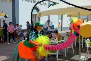 Pasacalles de La Familia Pi por Los Llanos de Telde (Foto Francisco Javier Santana)