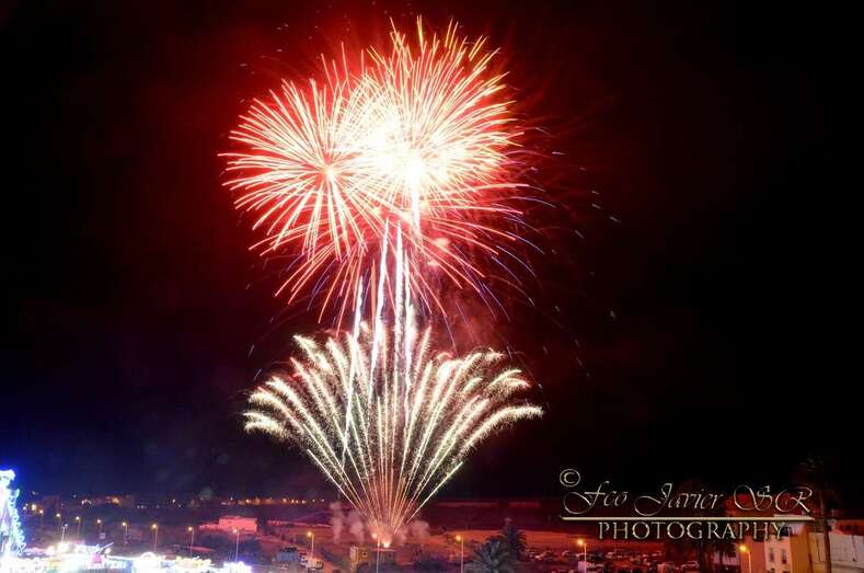 Exhibición de fuegos artificiales de anoche (Foto Francisco Javier Santana)