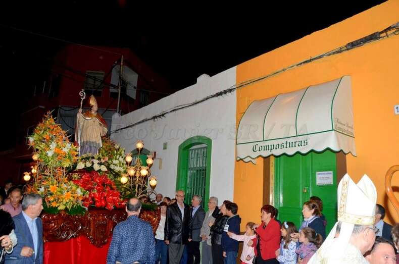 La bella talla de San Gregorio, minutos antes de salir del templo (Foto Francisco Javier Santana)
