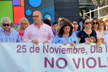 Telde enmudece ante la violencia de género (Foto Francisco Javier Santana)