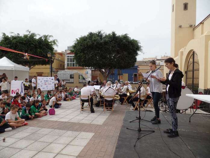 Momento de la lectura del emotivo manifiesto por la igualdad (Foto TA)