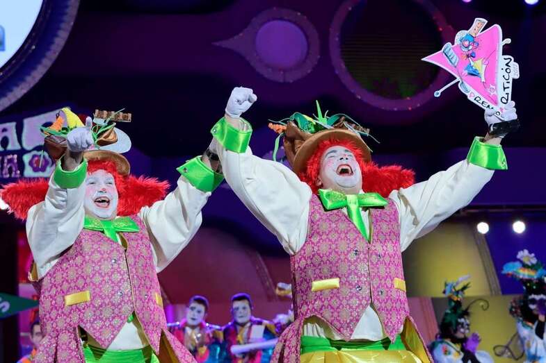 Los Nietos, recogiendo el primer premio del pasado concurso (Foto TA)