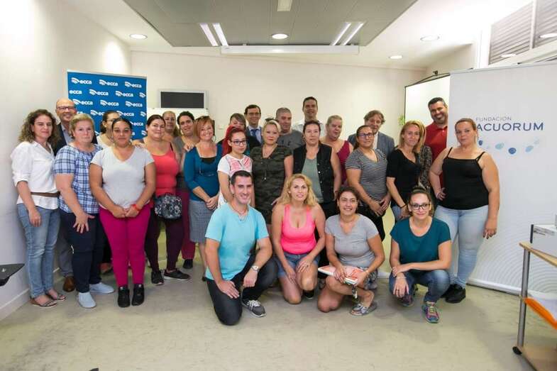 Foto de grupo con los participantes y los representantes de las organizaciones impulsoras del proyecto (Foto TA)
