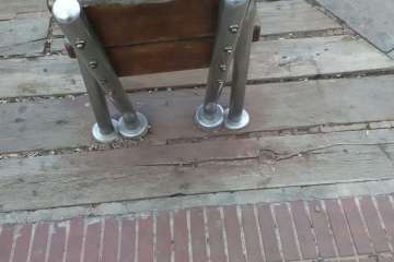 El vandalismo juvenil causa destrozos al mobiliario urbano de La Garita (Foto TA)