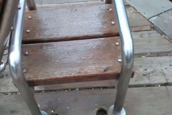 El vandalismo juvenil causa destrozos al mobiliario urbano de La Garita (Foto TA)