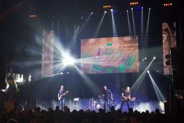Jinámar brilla con Los Salvapantallas y los fuegos (Foto Antonio Alí y Francisco J. Santana)
