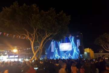 Jinámar brilla con Los Salvapantallas y los fuegos (Foto Antonio Alí y Francisco J. Santana)