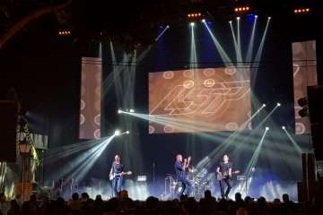 Jinámar brilla con Los Salvapantallas y los fuegos (Foto Antonio Alí y Francisco J. Santana)