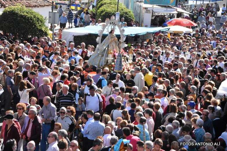 La procesión, en sus inicios (Foto Antonio Alí)