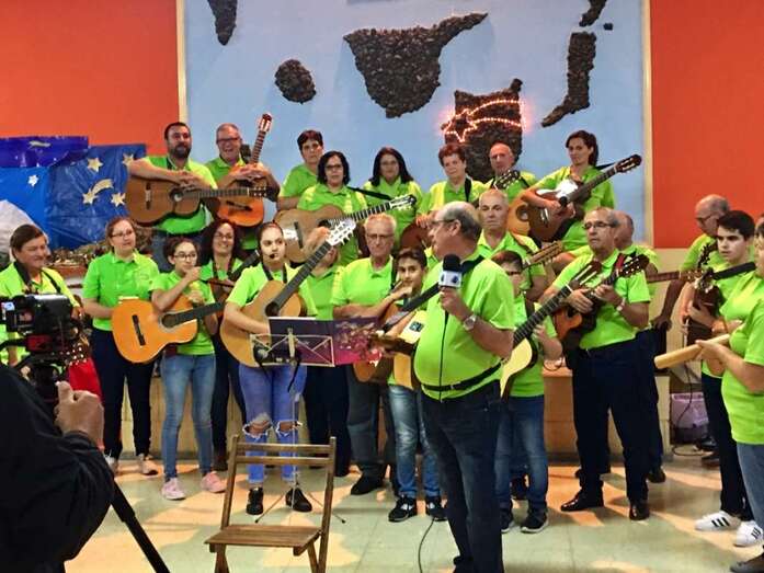 La rondalla Los Goretes de Lourdes, durante un ensayo (Foto TA)