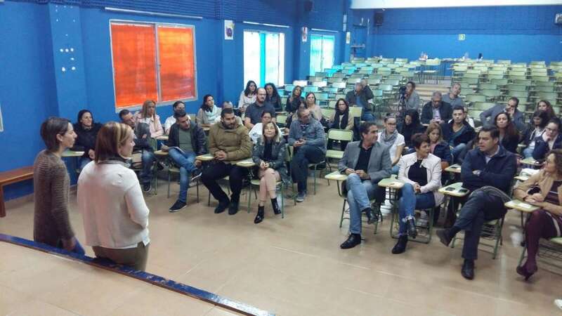 La reunión tuvo lugar en el salón de actos del IES Jinámar (Foto TA)