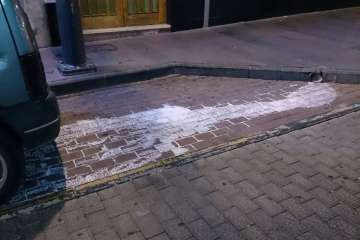 Un derrame 'pinta' una calle de Los Llanos (Foto TA)