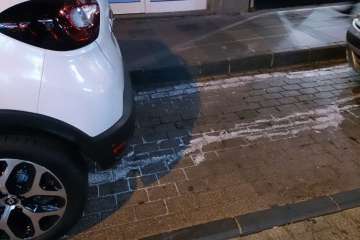 Un derrame 'pinta' una calle de Los Llanos (Foto TA)