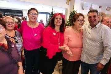 Brindis navideños del grupo de folclore del Centro de Mayores de Telde (Foto TA)