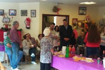 Brindis navideños del grupo de folclore del Centro de Mayores de Telde (Foto TA)