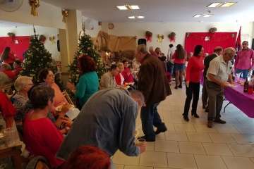 Brindis navideños del grupo de folclore del Centro de Mayores de Telde (Foto TA)