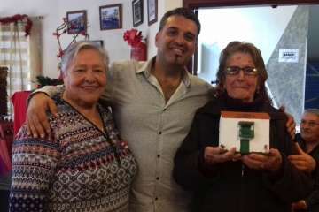 Brindis navideños del grupo de folclore del Centro de Mayores de Telde (Foto TA)