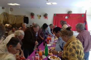 Brindis navideños del grupo de folclore del Centro de Mayores de Telde (Foto TA)