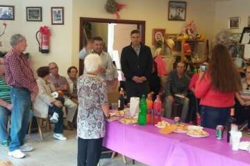 Brindis navideños del grupo de folclore del Centro de Mayores de Telde (Foto TA)