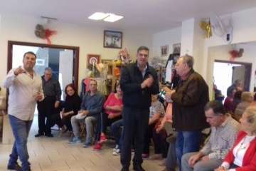 Brindis navideños del grupo de folclore del Centro de Mayores de Telde (Foto TA)