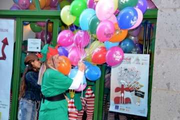 Papá Noel infunda alegría navideña a los más pequeños de Telde (Reportaje Francisco J. Santana)