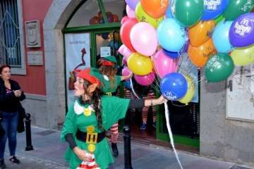 Papá Noel infunda alegría navideña a los más pequeños de Telde (Reportaje Francisco J. Santana)