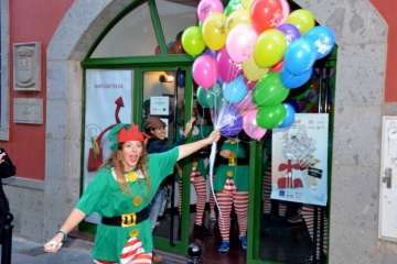 Papá Noel infunda alegría navideña a los más pequeños de Telde (Reportaje Francisco J. Santana)