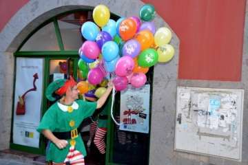 Papá Noel infunda alegría navideña a los más pequeños de Telde (Reportaje Francisco J. Santana)