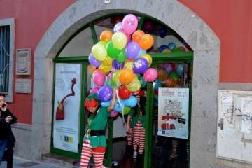 Papá Noel infunda alegría navideña a los más pequeños de Telde (Reportaje Francisco J. Santana)