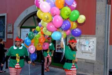 Papá Noel infunda alegría navideña a los más pequeños de Telde (Reportaje Francisco J. Santana)