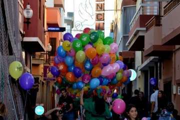 Papá Noel infunda alegría navideña a los más pequeños de Telde (Reportaje Francisco J. Santana)