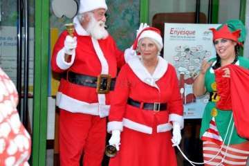 Papá Noel infunda alegría navideña a los más pequeños de Telde (Reportaje Francisco J. Santana)