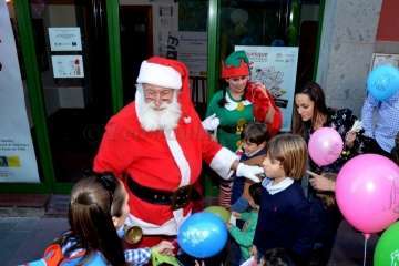 Papá Noel infunda alegría navideña a los más pequeños de Telde (Reportaje Francisco J. Santana)