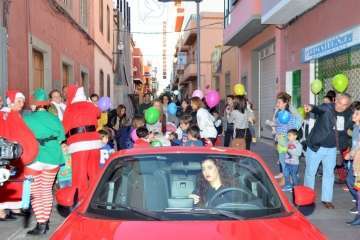 Papá Noel infunda alegría navideña a los más pequeños de Telde (Reportaje Francisco J. Santana)